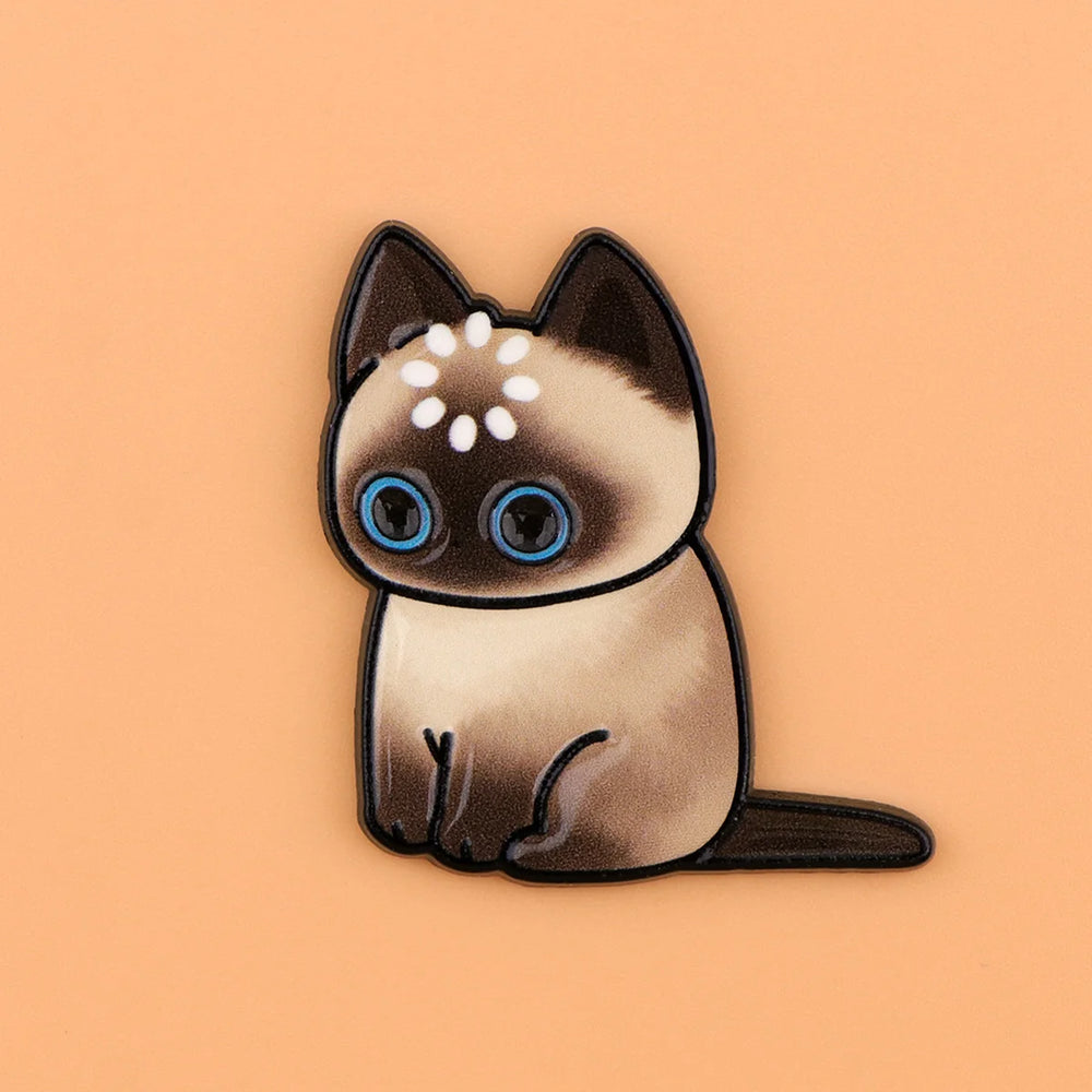 Seal point cat magnet with a dark face and blue eyes