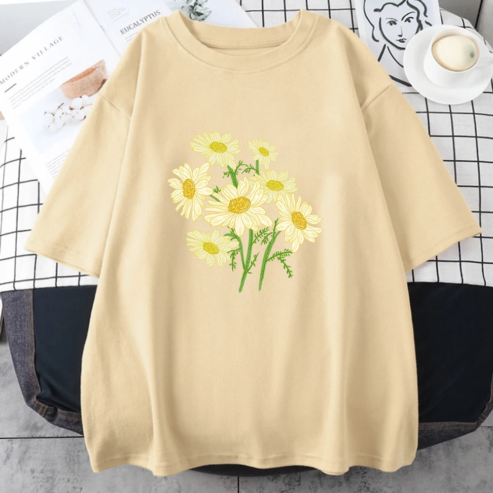 Khaki beige short-sleeve cotton t-shirt printed with a bouquet of yellow and cream daisy-like chrysanthemums