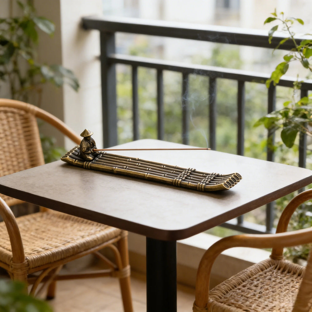 The raft holder on a small balcony table