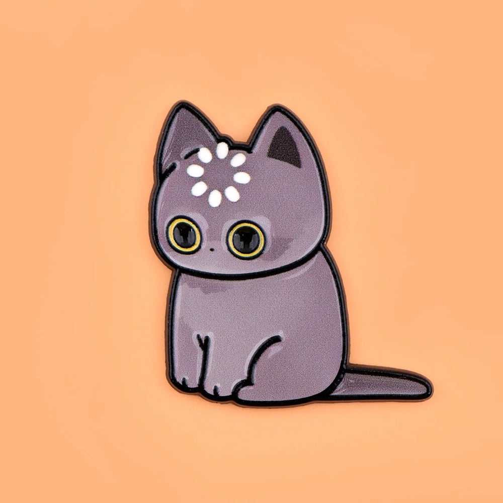 Grey cat magnet with a ring of dots on its head