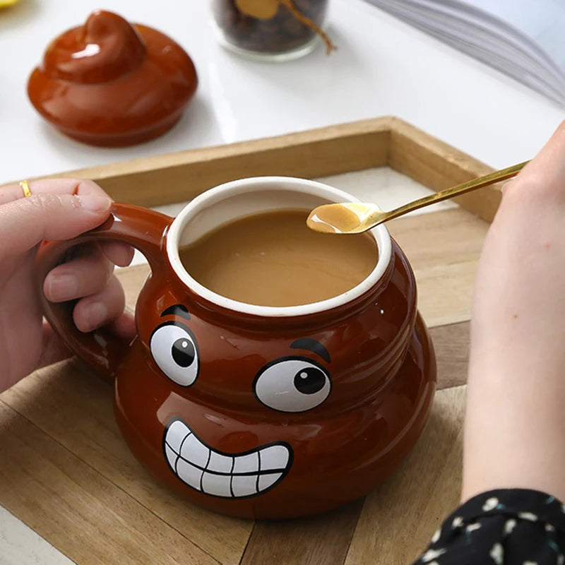 Taza de caca con cuchara
