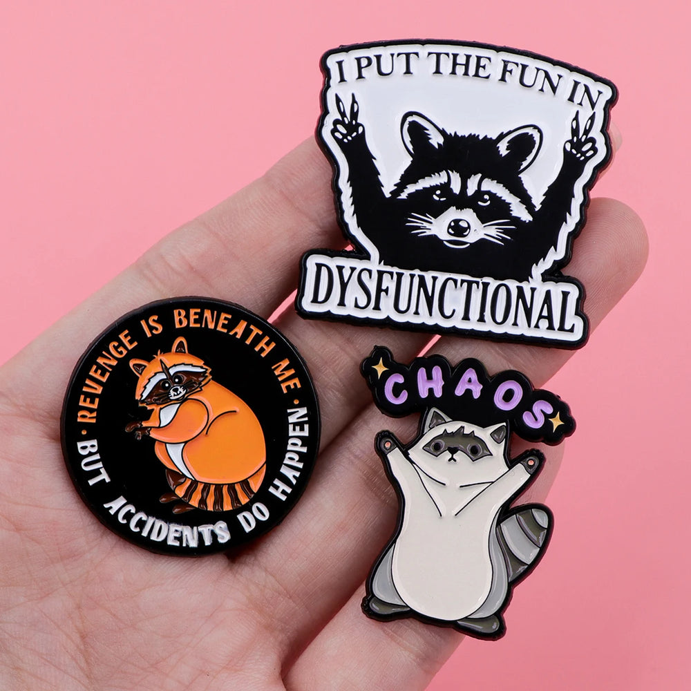 Pin de esmalte de mapache