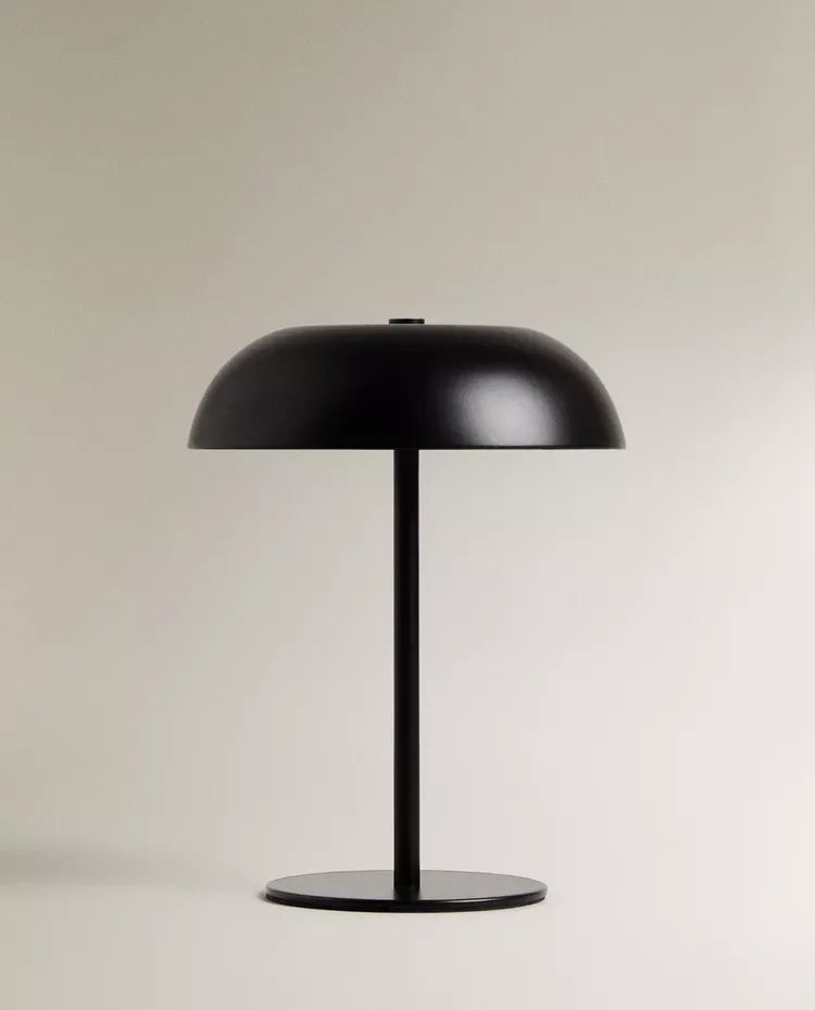 The lamp in the black finish, plain studio shot