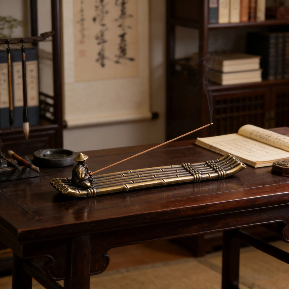 The raft holder on a writing desk