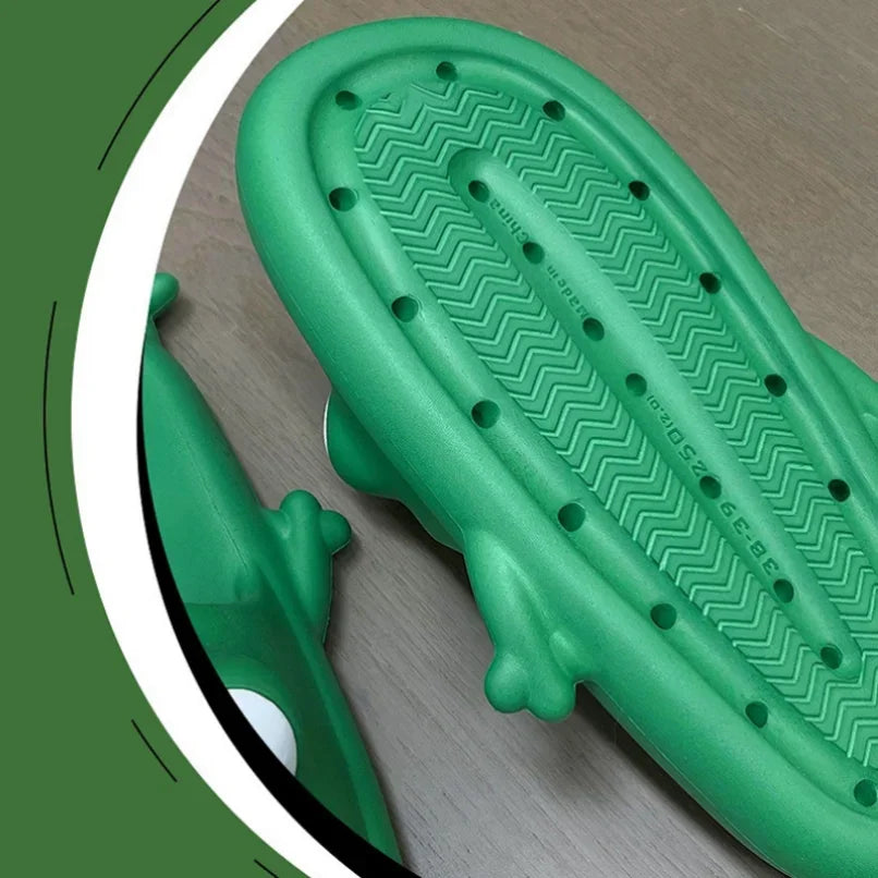 Underside of the slide showing tread and the moulded China mark size number