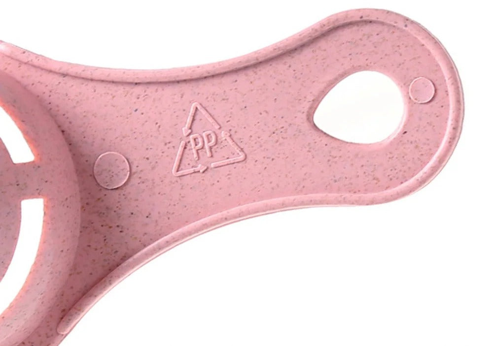 Close-up of the moulded PP recycling stamp and the hanging hole in the handle