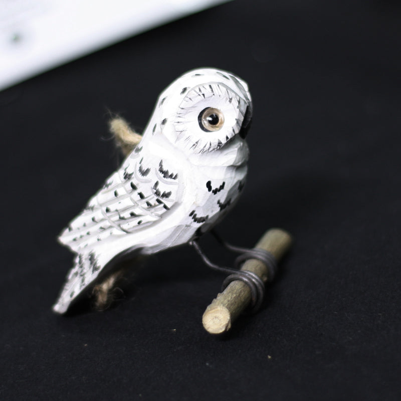 Pájaro gordo de madera tallado totalmente a mano
