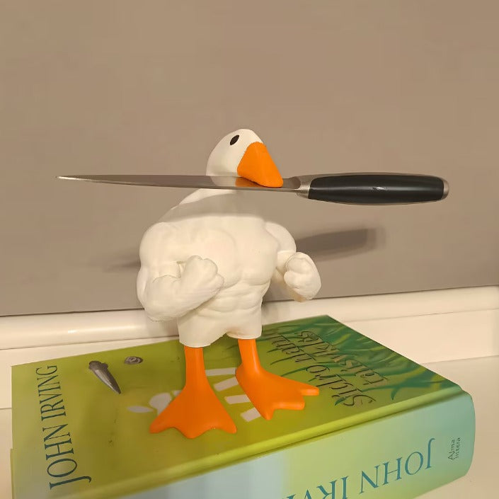 Estatua de pato musculoso