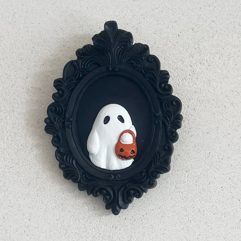 Trick-or-Treat Ghost Wall Hanging