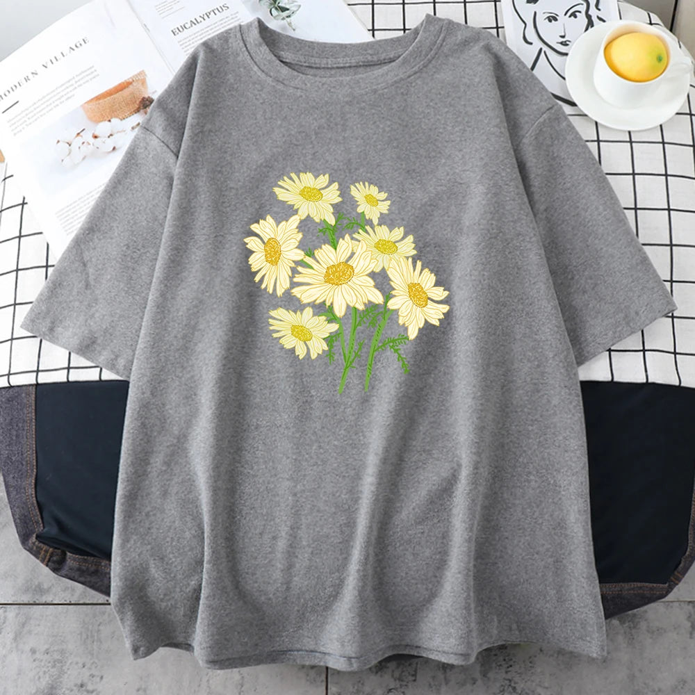Grey short-sleeve cotton t-shirt printed with a bouquet of yellow and cream daisy-like chrysanthemums