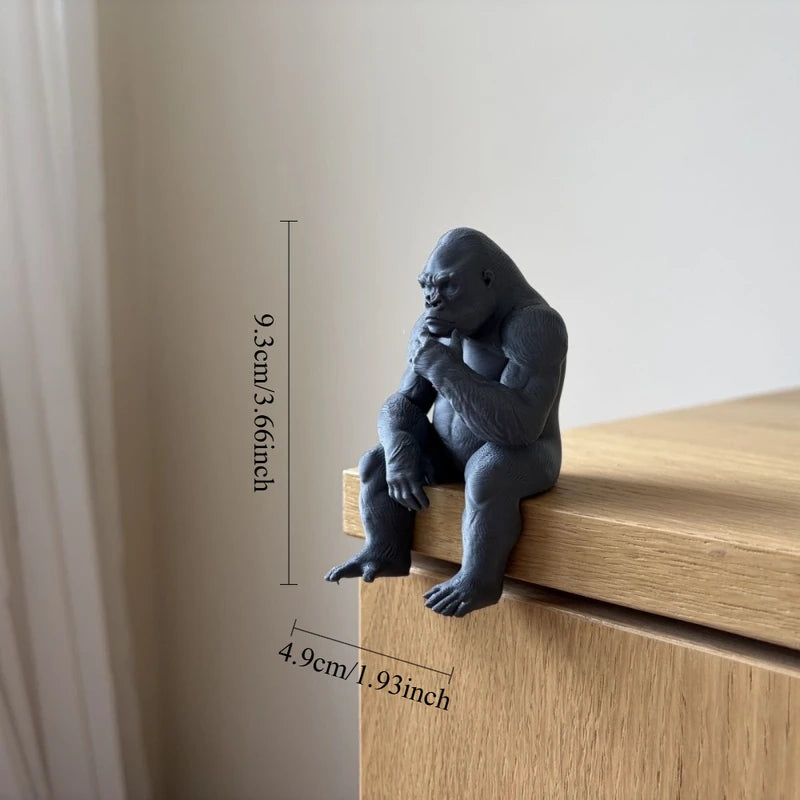 Figura decorativa de gorila pensador para estante