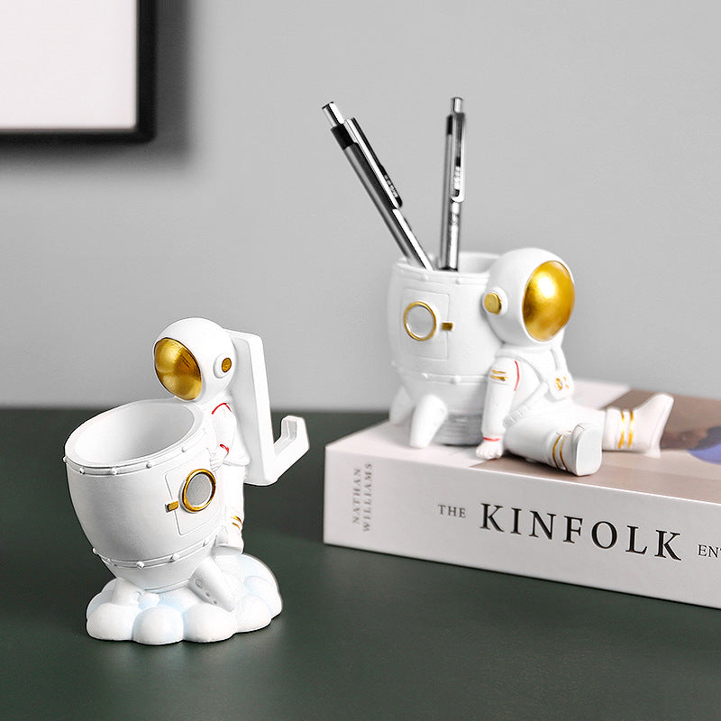 Simple Astronaut Resin Pen Holder Desk