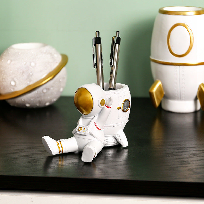 Simple Astronaut Resin Pen Holder Desk
