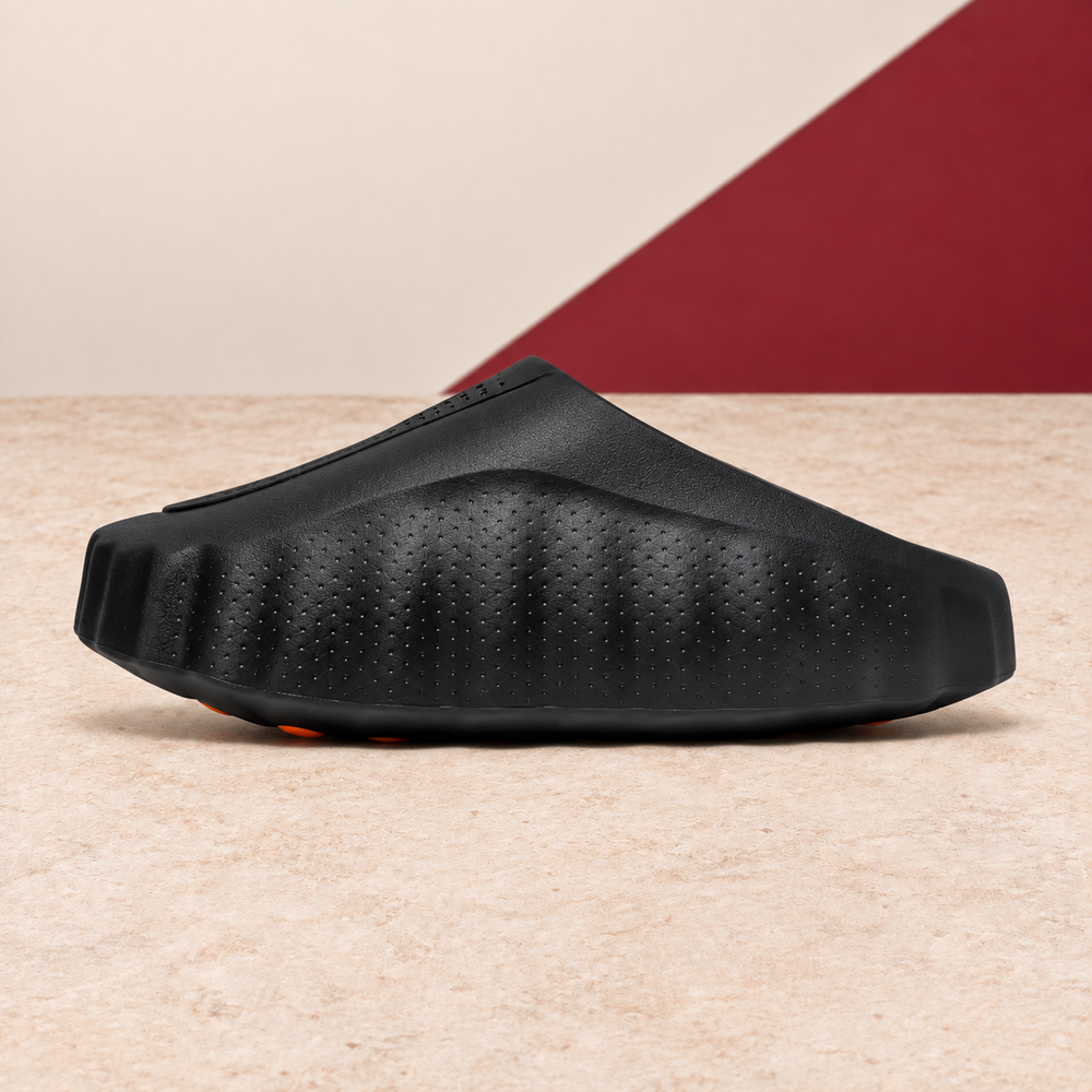 Massage-Node Closed-Toe Clogs - Black